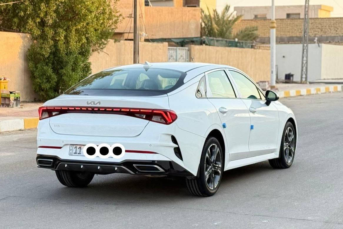 سلام عليكم للبيع كيا فايف موديل ٢٣خليجي مكفوله كفاله عامه 
سيارة جديدة 
 بصمه كشنات كهربايه تدفه تبريد حساسات ماميه خلفيه  فول موصفات  فقط مو بنرامه
ماشيه 77 الف 
رقم بغداد مشروع وطني 
سيارة
  السعر 185وبيه.مجال قليل الاستفسار ع رقم 

***********
