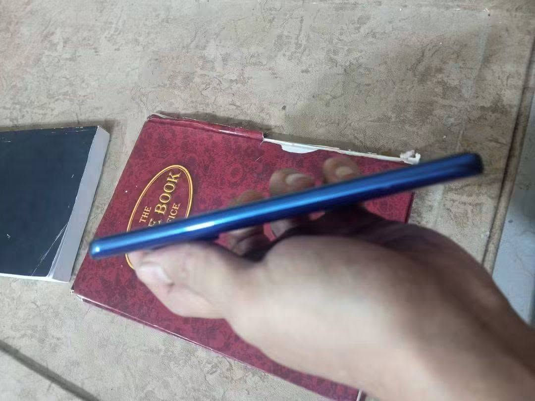 متوفر هونر 50 لايت.... مستخدم بيع سريع ما احجز ومو كد كلامك مامجبور تنطيني كلمه
جهاز غني عالتعريف معالج سناب دراكون ببجي 60فريم
ذاكره 128..... بدون ملحقات 

مكفول من كلشي شغال اتصال كامره وبيه عدسة حمايه بدون ملحقات مستبدل ضهر مال جهاز ثاني فقط. 
 السعر 110 وقفل  يرهم مراوس .
.. مكاني جزيرة الرمادي البوذياب المحطه الاولى.
***********. ماكو توصيل..

نص مكتوب في الصور:
- THE NOTE BOOK
- حول الهاتف
- اسم الجهاز
- HONOR 50 Lite
- الموديل
- NTN-L22
- رقم الإصدار
- 7.1.0.262(C185E6R2P4)
- إصدار MagicOS
- 7.1
- إصدار الأندرويد
- 13
- IMEI
- 866955052324025
- 866955052364039
- المعالج المركزي
- Qualcomm Snapdragon 662
- ذاكرة الوصول العشوائي
- ٨,٠ غ.ب
- وحدة التخزين الداخلية
- المساحة الفارغة ٩٠,١١ غ.ب
- الإجمالي ١٢٨ غ.ب
- دقة الشاشة
- ١٠٨٠ × ٢٣٧٦
- تحديث نظام متجر Play
- ١ أبريل، ٢٠٢٣
- تحديث الأندرويد الأمنى
- ١ ديسمبر، ٢٠٢٣