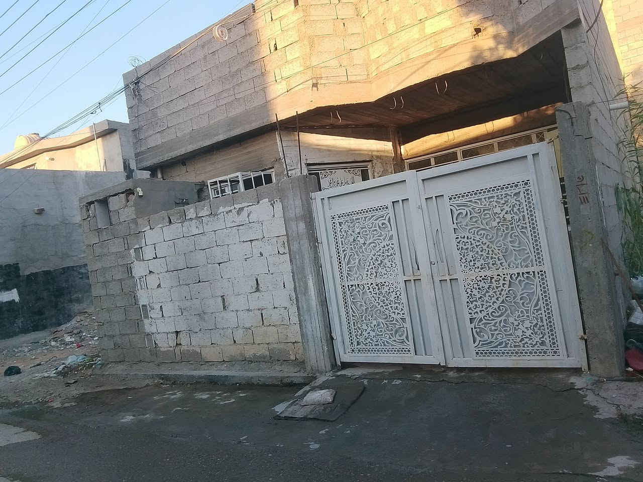 بيت للايجار مقابيل مرطبات صفيح 250 ***********
