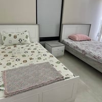 غرفة شبابية للبيع سرير عدد ٢ نفر ونص  ١٢٠*٢٠٠  كومدي واحد   كنتور ثلاث...