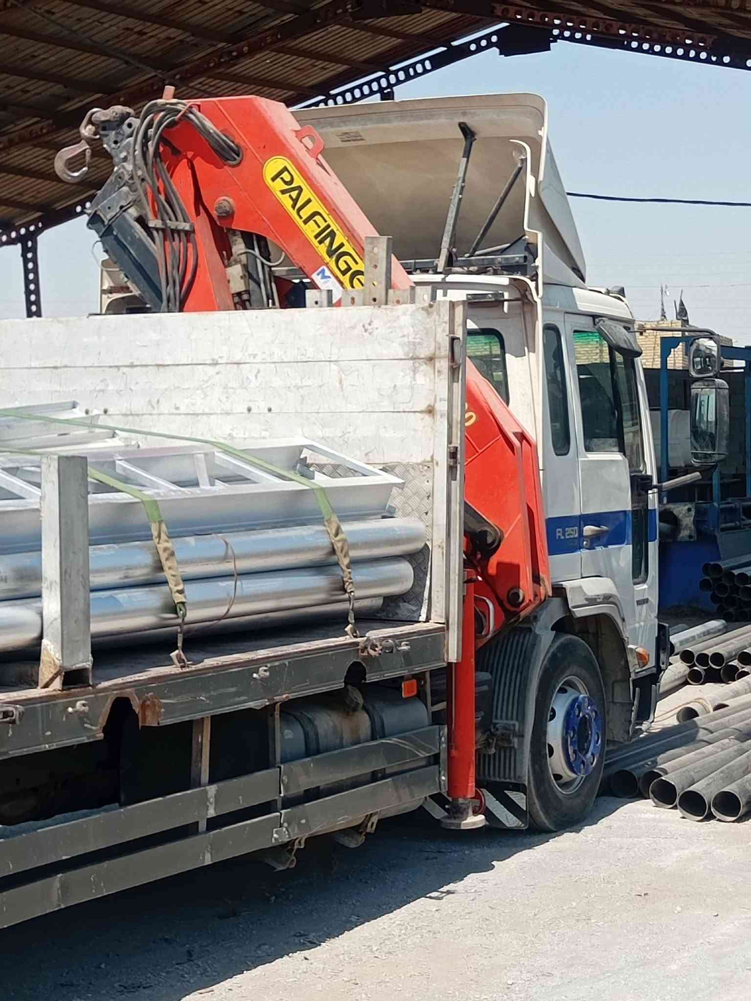 فالفو اف6 موديل 2004
 
كرين 3طن و900 

6سلايت 3يدوي و3هدروليك 

سياره شاصي جديد 

بدي صافي 6وربع

كير عادي بم ونوزل 

#مكينه بيه خيط تبخير 

سياره تخم تاير جديد 
  
 سنويه جديد 

سعر سياره 240$وبيه مجال قليل

***********📞
