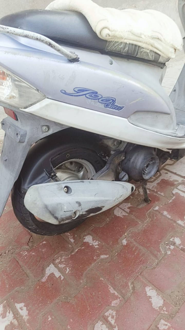سلام عليكم شباب من رخصت مدير الكروب دراجه ماكس غجمه للبيع رايده 850 يريده يتصل ويدلل الرقم ***********

