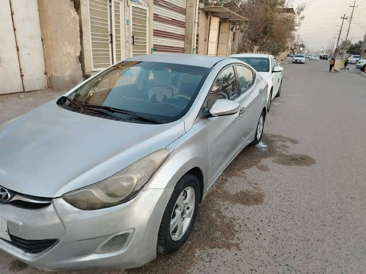 السلام وعليكم اڤانتي 2012 للبيع وارد كوري بيها جاملع وباب جهت السايق السياره بس جراد بيها جاهزه من كلشي كير مكينه حداده تبريد كله شرط الفحص السنويه منتهيه وماعليها غرامات بس وحده  السعر 77 وبيها مجال مكاني البصرة المعقل رقم الواتساب ***********
