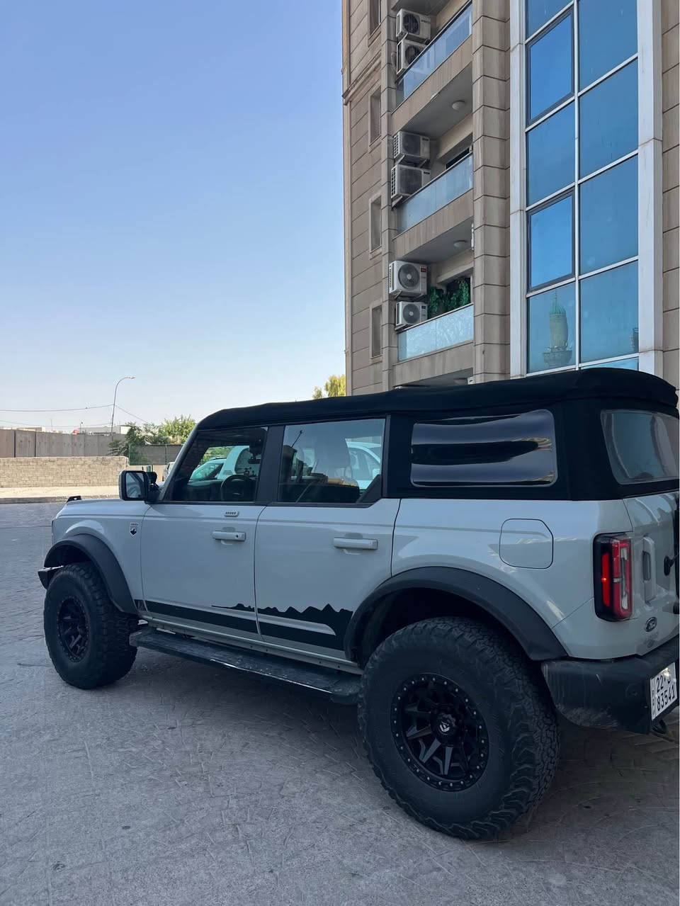 فورد برونكو الجبلي موديل ٢٠٢٢
لون سمنتي مميز 
محرك 4v فور ويل سقف متحرك 
كشنات جلد شاشه كامره وضعيات قياده 
ماشيه ٤٠ ميل 
السياره بدون اسرباك بدون دواخل 
حادث سطحي خفيف كلش 
مكان السياره اربيل للاتصال *********** أربيل, العراق
