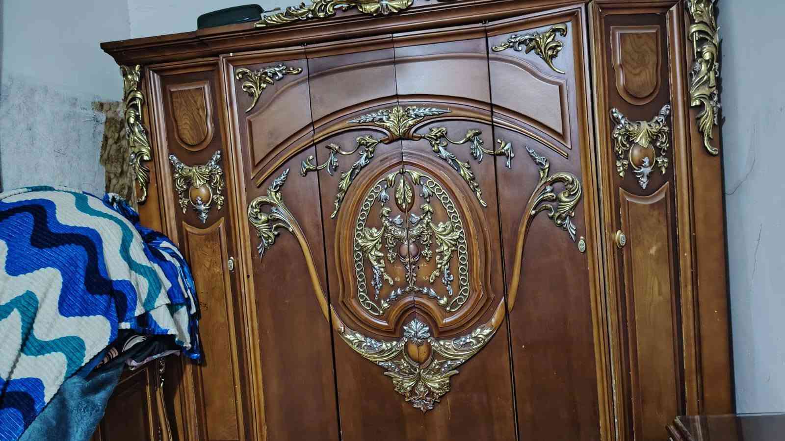 سلام عليكم غرفه للبيع سعره 350/***********

