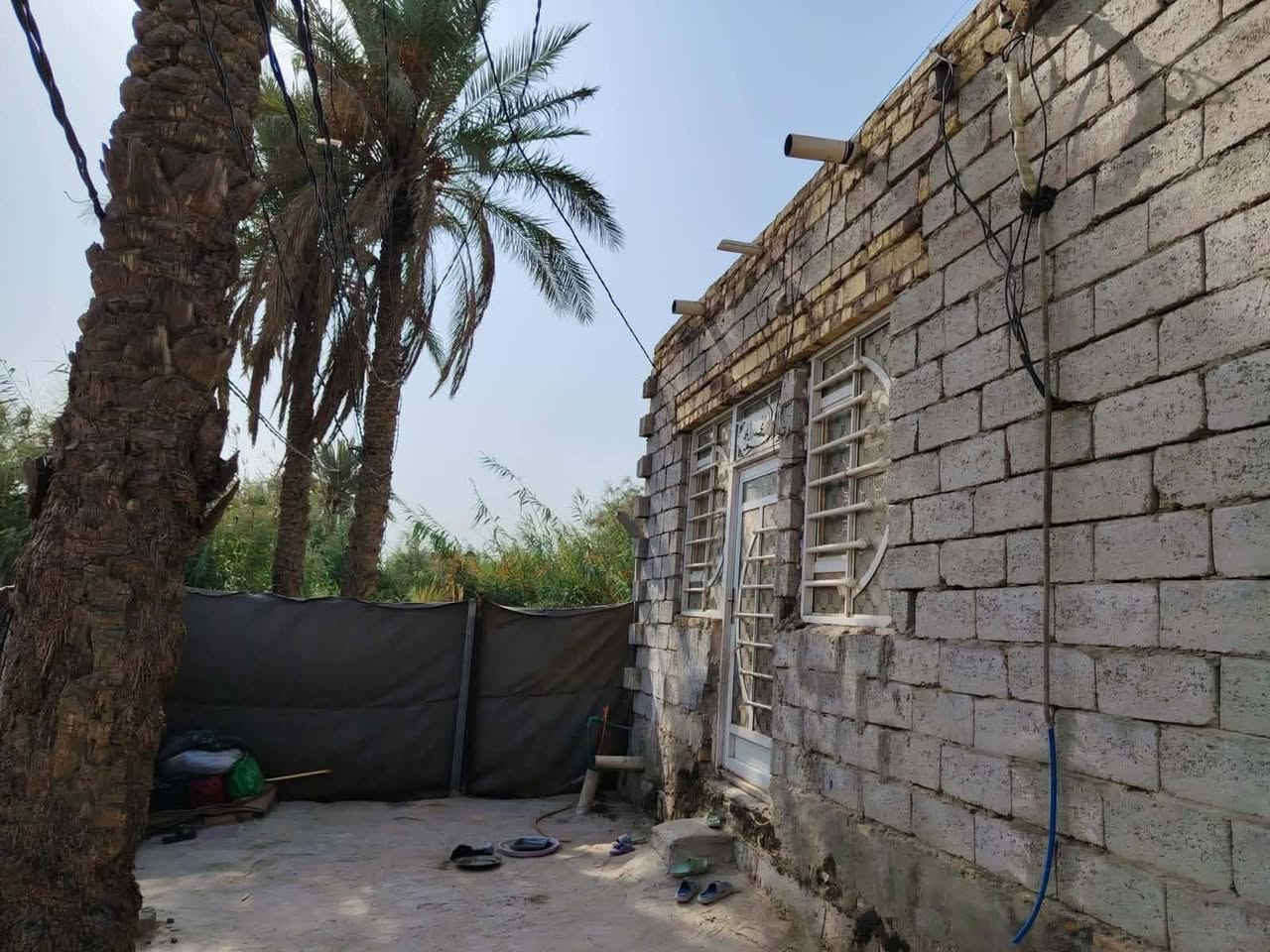 سعره ب 10 مليون

نص مكتوب في الصور:
- بيت مساحه 100متر
- زراعي مطفي
- مكان شاميه وره مركز شباب
- (ملاحضه) لبراني وصاله بنيان
- نص ماكاملات
- رقم تلفون***********