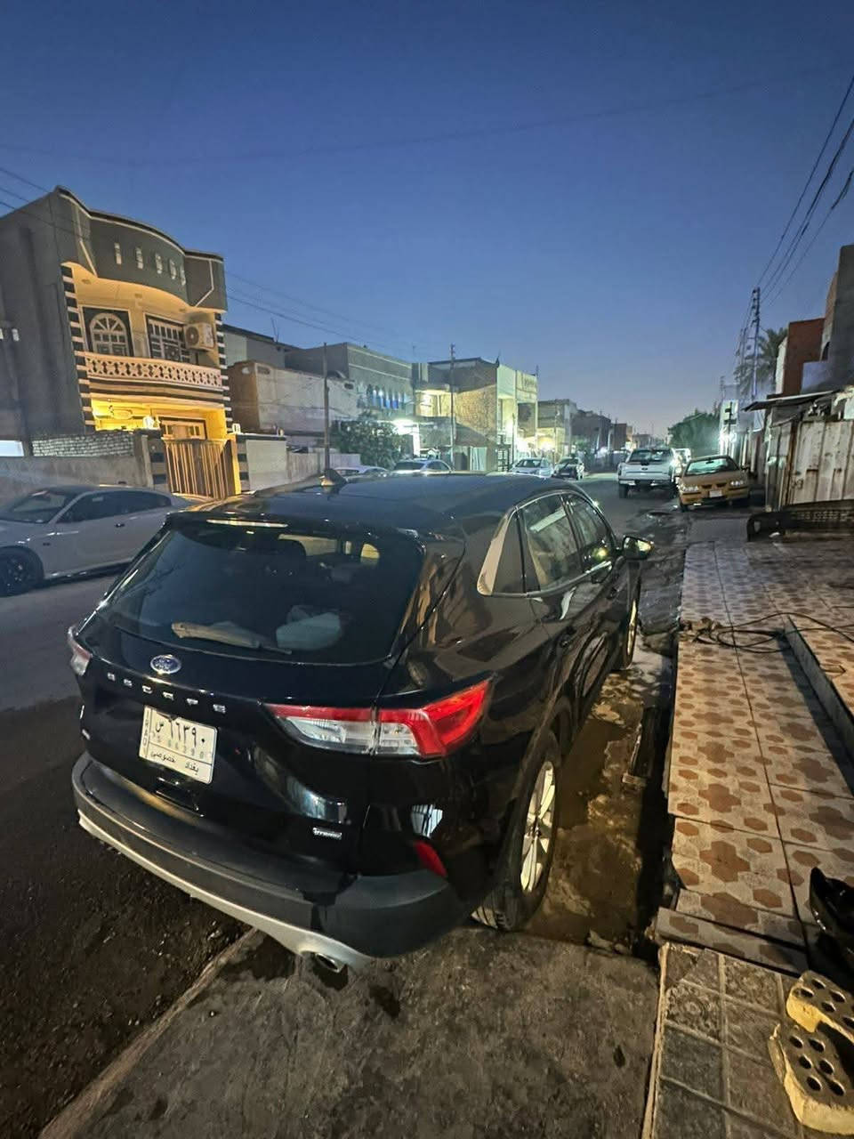 السلام عليكم فورد اسكيب هايبرد 2021 مواصفات se للبيع
السيارة محرك 2500 هايبرد 
حادثها جوة اللايت جهة السايق 
مبدل جاملغ وبنيد شركة 
السيارة ماشية 68 الف 
صور الحادث موجودة 
السعر 120ورقة وبيها مجال بسيط
للتواصل ***********
