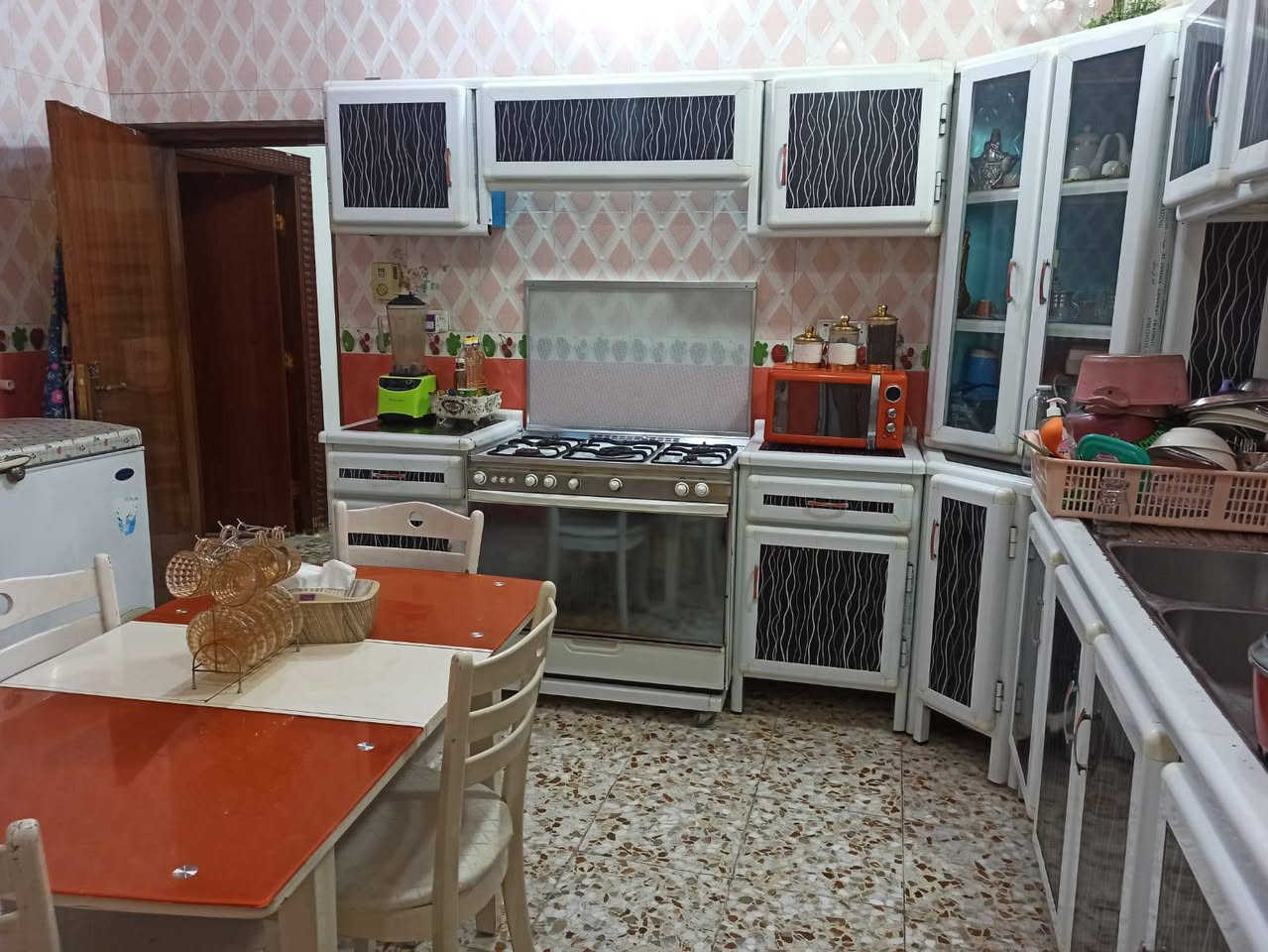 🏡 دار لــلــبــيــع – حــي الــجــزائــر
━━━━━━━━━━━━━━━━━━━━━━

📍 الــمــوقــع:
بــابــل – حــي الــجــزائــر – خــلــف مــســتــشــفــى الــحــيــاة

📐 الــمــســاحــة: 175 مــتــر

📜 نــوع الــســنــد:
طــابــو زراعــي – ســنــد 25

━━━━━━━━━━━━━━━━━━━━━━
🏠 الــدار مــكــونــة مــن طــابــقــيــن:

🔹 الــطــابــق الأول:
🛏️ غــرفــة نــوم
🛋️ اســتــقــبــال + هــول
🍳 مــطــبــخ
🚿 مــجــمــوعــة صــحــيــة مــعــزولــة

━━━━━━━━━━━━━━━━━━━━━━
🔹 الــطــابــق الــثــانــي:
🛏️ غــرف نــوم عــدد 2
🛋️ هــول
🚿 مــجــمــوعــة صــحــيــة مــعــزولــة

━━━━━━━━━━━━━━━━━━━━━━

💰 الــســعــر: 128 مــلــيــون ديــنــار عــراقــي
🤝 قــابــل لــلــتــفــاوض

━━━━━━━━━━━━━━━━━━━━━━

📞 لــلــاســتــفــســار والــاتــصــال:
📱 ***********
📱 ***********

🏢 مــكــتــب عــقــارات أَبــراج بــابــل

📍 عــنــوان الــمــكــتــب:
بــابــل – حــي الــجــزائــر – مــقــابــل الــجــســر الــدولــي – قــرب مــطــعــم الــبــســتــان

━━━━━━━━━━━━━━━━━━━━━━
