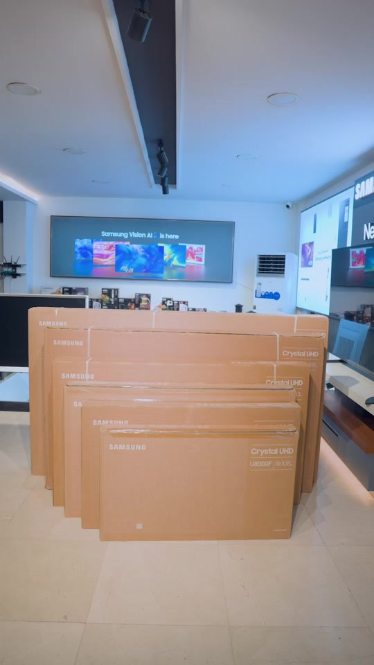 اختار الحجم اللي يناسبك وخلي المشاهدة غير شاشات Samsung Crystal UHD بدقة وتفاصيل تخلي كل لقطة أقرب للواقع  أحجام متعددة تناسب كل مساحة…   راسلنا هسه لمعرفة الأسعار والعروض المتوفرة. ‏‎‏‎ 📍 الكرادة العرصات قرب شركة اسياسيل وقرب افران الطاحونة  ‏‎‏‎للاستفسار  ............... ***********📱 ***********📱 ***********📱 ‏‎‏‎ ملاحظة🚨🚨🚨 ليس لدينا فرع اخر 
