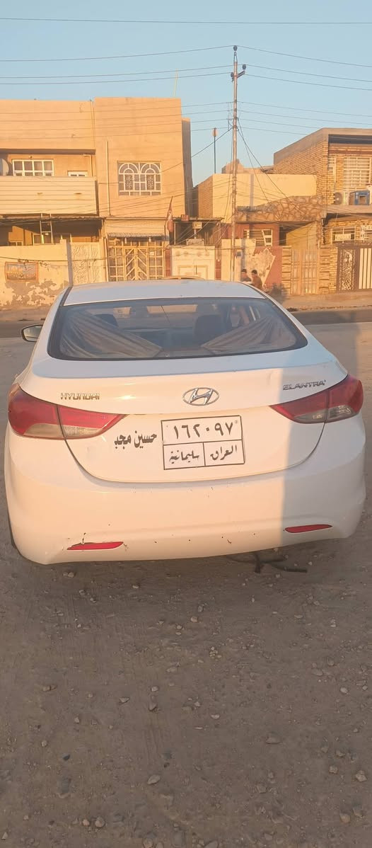 السلام عليكم 
هونداي النترا موديل 13 خليجي 

فول عده البصمة 
بيها قطعتين وربع جاملغ ابيع 3 قطع 
كير ومكينة وتبريد وحدادية 
تخم تاير أو ويل جديد 
دوشمه كشنات وارضيه 

منضومة زنون 

بيها بارد تجي تشوف سياره بارد شوف العين 

مكينة 1600
تريد وكاله او تحويل رقم سليمانية الماني السياره ماعايزه اي شي جاهزه  

***********

