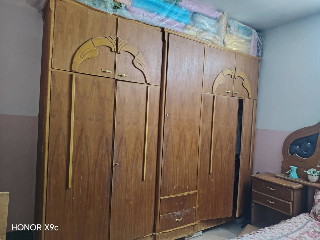 غرفه نوم للبيع السعر 450 اوبيها مجال للستفسار ***********

نص مكتوب في الصور:
- HONOR X9c