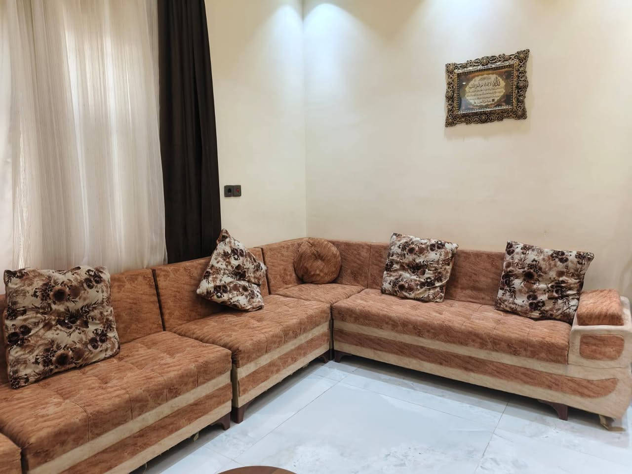 ديوان حطاطه أكثر من تسع أمتار سعر 400وبي مجال بس الشراي يتصل ***********
