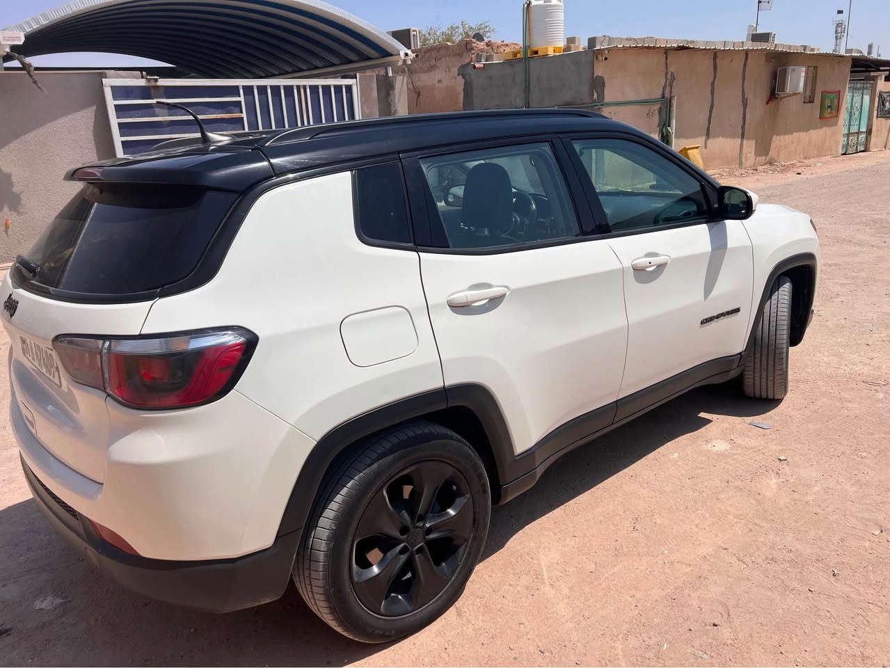جيب كومبارس موديل 2019 ابيض وسقف اسود
دخول تقرير بالعراق صار بيها بار كد شبر بالجاملق خلف السايق وسويته 
المواصفات 
- [ ] بانورما طويلة 
- [ ] اوتوهولد توقف تلقائي لتوفير الوقود 
- [ ] شاشه كار بلي 
- [ ] لايت زنون 
- [ ] كشاف يشتغل تلقائي عن الانعطاف
- [ ] تدفئ كشنات 
- [ ] تبريد قطعتين 
- [ ] محرك 2400 حجمه تنفس طبيعي يعني بانزين عادي اوً محسن مو مشكله 
- [ ] رقم جديد سنويه جديده هزه جديده تحويل ثاني يوم 
- [ ] غرفة نظيفه بلاديه سياره حلوه مال بيت 
هاي تفاصيل الي بيها وباقي تروح تفحص وبالخدمة 
سعرها 120$وبيها مجال مكاني البصرة الزبير سكن البتروكيماويات 
استفسار *********** البصرة, العراق
