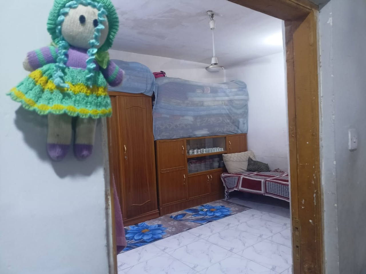 ---

🏡 دار سكن للبيع – موقع تجاري مميز

📍 الموقع: على شارع المقرنص (شارع السوق) – موقع تجاري ممتاز. في حي الرحمه

✅ مواصفات الدار:

المساحة: أكثر من 100 م²

الواجهة: 8 أمتار

العمق: 13 مترًا

غرفة نوم

صالة كبيرة

غرفة استقبال

مطبخ 

صحيات

طارمة

الدار نظيفة وجاهزة للسكن.

💰 السعر المطلوب: 50 مليون دينار عراقي (قابل للتفاوض مع الجادين).

📞 للاستفسار والمعاينة:

***********

*********** (واتساب)

📸 الصور المرفقة توضح جميع أجزاء الدار.

فرصة مناسبة للسكن أو للاستثمار بسبب موقعها التجاري المميز، وللاستفسار يرجى الاتصال أو مراسلة واتساب.
