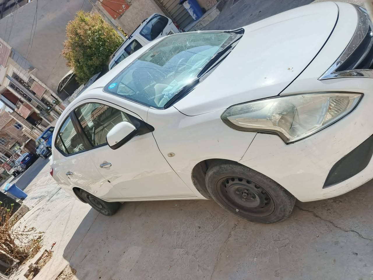 السلام عليكم سيارة نيسان سني هندي للبيع موديل 2018
السيارة بيها ملاحظات 
ما مصبوغة 
دواخلها مكفولة
ماشية 106 الف 
مكاني بغداد البياع 
السعر 92 وبيها مجال 
الرقم ***********
