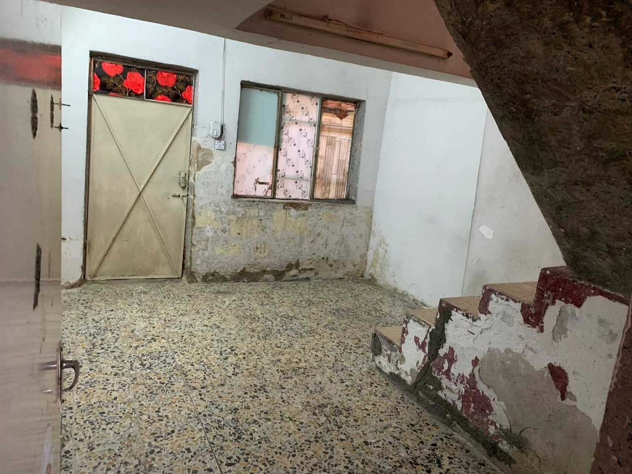 السلام عليكم مشتمل 50 متر للايجار ، حي العامل خلف الهايبر ماركت ، الشارع الخدمي ، يحتوي على مطبخ وخدمات وهول وغرفة ، ***********

