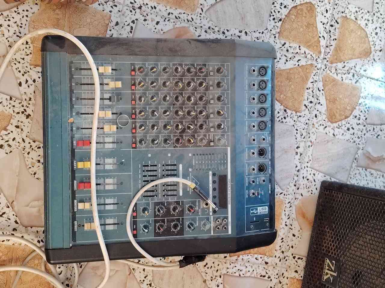 اخوان سلام عليكم عندي زواج سماعات شرط صوطه واضح ميه بل ميه مابيه اي خلل وعندي مكسر بس صار بيه شورت يردله تصليح سعره كامل 500الف وبيه مجال مكاني موصل***********وهاي كورك ***********
