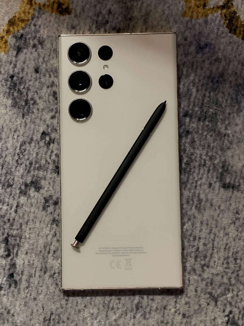 سامسونج جالاكسي S23 Ultra للبيع
ذاكرة 256GB, رام 12GB 
مستعمل, بحالة ممتازة 
بورد وسيم كارد وكاميرات واللمس شغال 100‎%‎ + ظهر وقلم سليم وشغال .
مبدل بطارية اصلية وكاله جديدة
الشاشة مكسورة 
الجهاز ممتاز جداً للمصلحين، أو لشخص يملك جهاز S23 Ultra بورد عاطل/محروق ويريد نقل الشاشة عليه، أو شخص يحب يبدله شاشة ويستخدمه.
وكأمل ملحقاته موجوده من علبة وبطارية سامسونج اصلية 45W. 
السعر 389 ألف وبي مجال 
مكاني بغداد الأمين 
للتواصل واتساب على الرقم:
+964 772 700 7716
