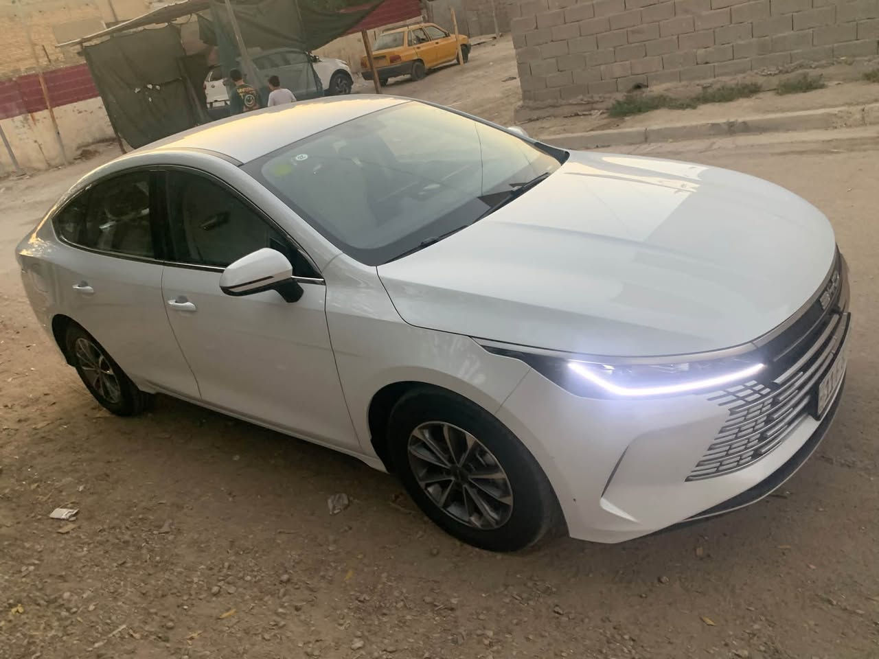 السلام عليكم للبيع دسترويل موديل ٢٠٢٥ السياره زيرو بعده ماشيه 5000  الف الكلي عله وضع الشركه مكفوله كفاله عامه من الصبغ والبارد والفتح وتبديل رقم بغداد بسمي ثاني يوم التحويل حاط كل البرامج بشاشه السياره فول ماعده الفتحه معروفه موصفاته 
مكان السياره بغداد الشعب 
السعر ١٩٨٠٠  غير متواجد علفيس اليحب يتصل اويتفاهم 
الاستفسار ***********
