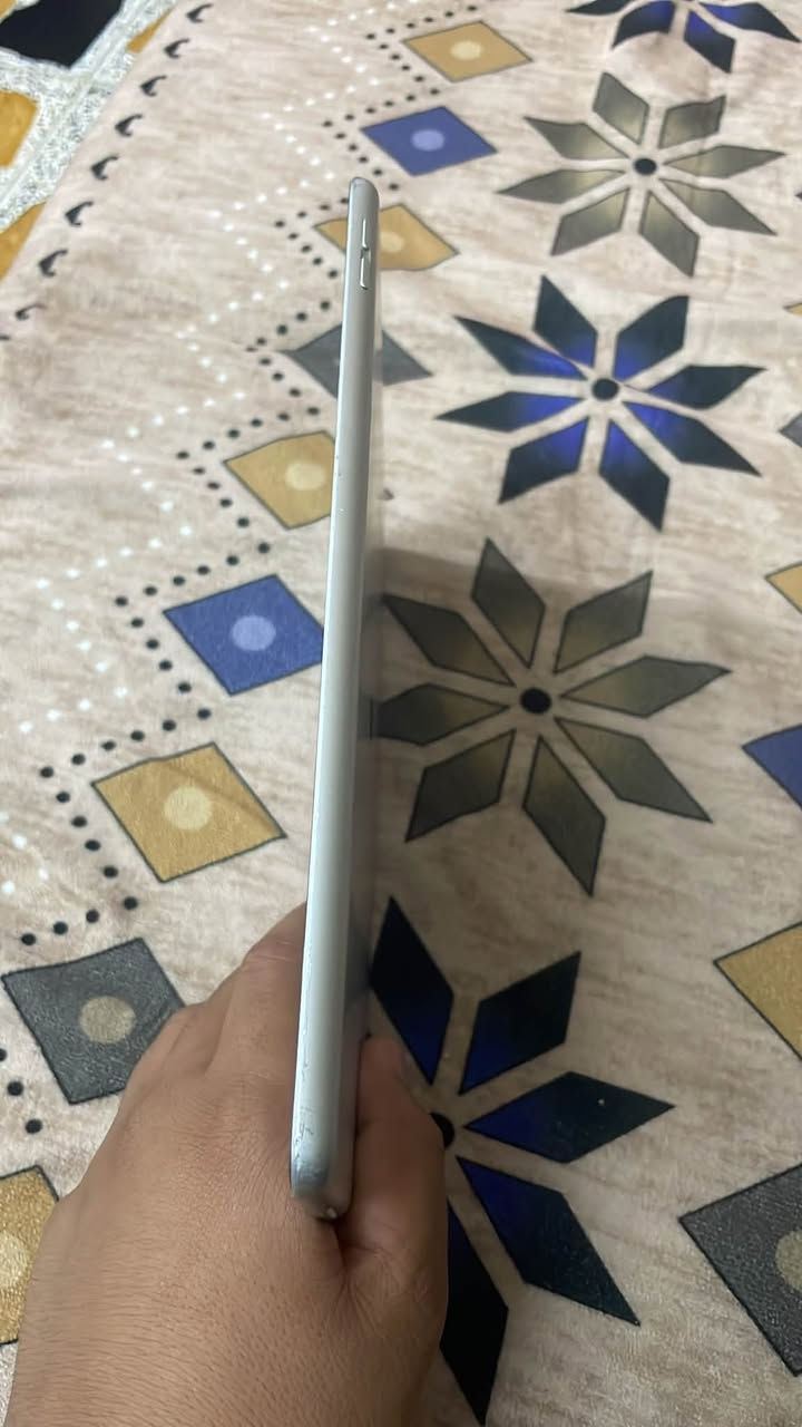 آيباد ٩ • ٦٤ • ما مفتوح