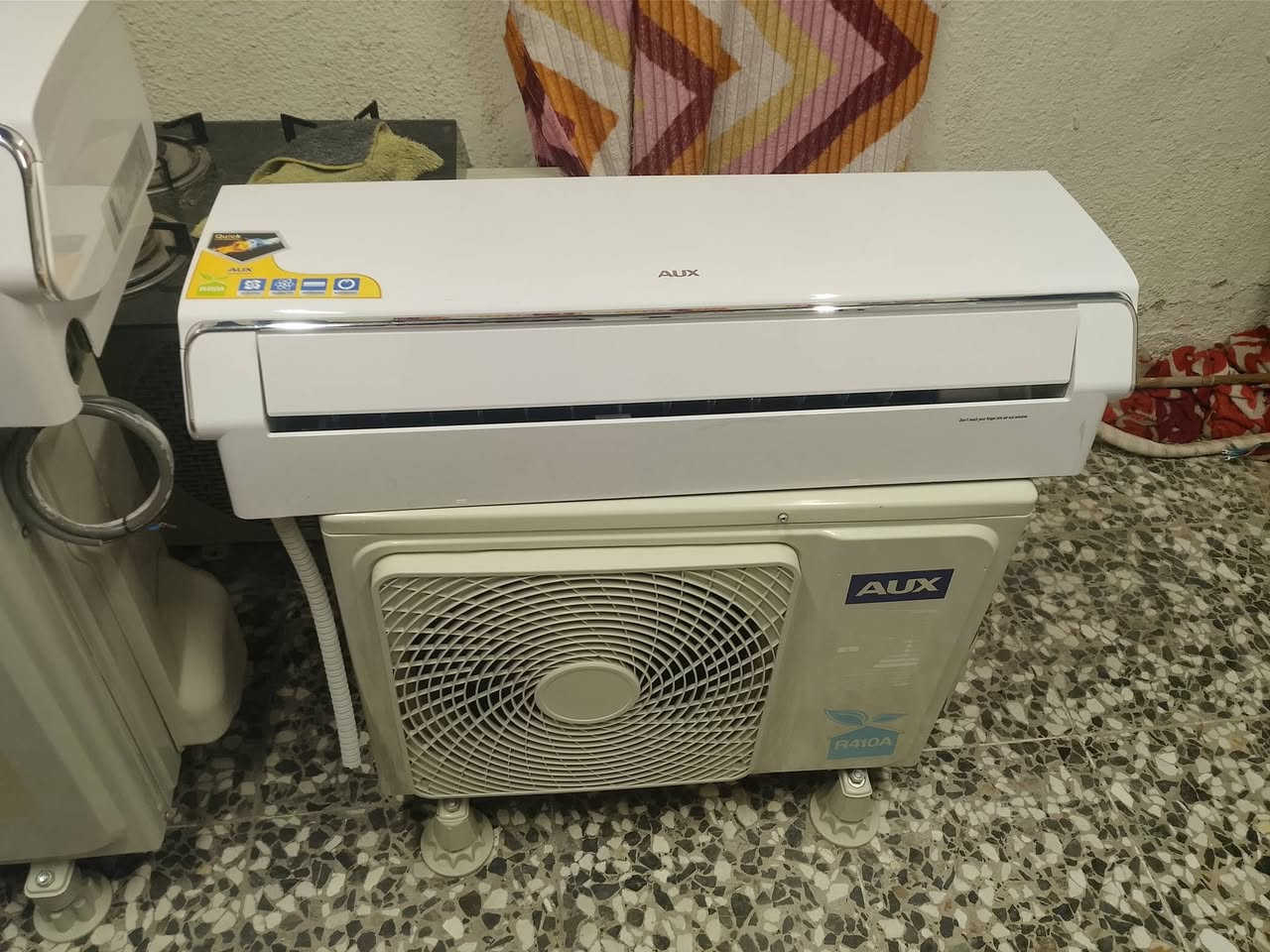 سبلت 2طن اواكس عادي
سبلت 1طن اواكس عادي 
سبلت طن ونص LG تحكم امبيريه 
براد مي بداخله فلتر 
*********** بغداد العطيفيه فقط واتساب او خط
