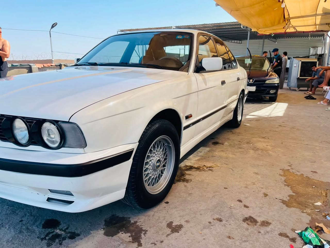 السلام عليكم بي ام للبيع 525 كير محرك خير من الله صدر تخم تاير جديد تبريد ثلج موديل 90 رقم بغداد دولي بسمي هزه جديده تحويل مباشر كهربائيات كله شغاله مكان السياره بغداد السعر 52 وبيها مجال حك الجيه بصيط السياره مصبوغه عام بدون ضربه رقم الجوال *********** اتصال ☎️ ***********واتساب فقط
