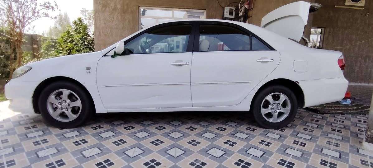 سياره للبيع تيوته كامري موديل 2004
. محرك 6 سلندر 
فول نضافه مواصفات 
السياره مكفوله كفاله عامه من صبغ ومن اي ضربه 
مواصفات السياره 
بيها تبريد بارد ثلج 🥶
تبريد ثلاث قطع 
سياره نضيفه بمعنى الكلمه 
بيها حساسات اماميه وخلفيه 
تايرات جديده 
السياره احلا من الصوره 
المكان: صلاح الدين قضاء الضلوعيه
سعر: 130 $ وبيها مجال 
الاستفسار الاتصال على الرقم 
***********
***********
