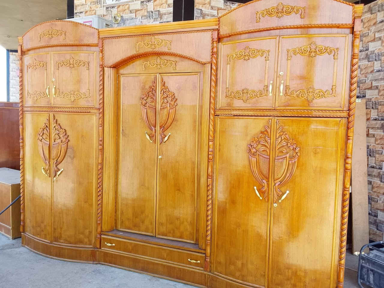 سلام عليكم يوجد كنتور 6 ابواب ملحق صاج داخل وخارج السعر 425وبيه مجال العنوان الرمانه الاستفسار علا رقم الهاتف ***********
