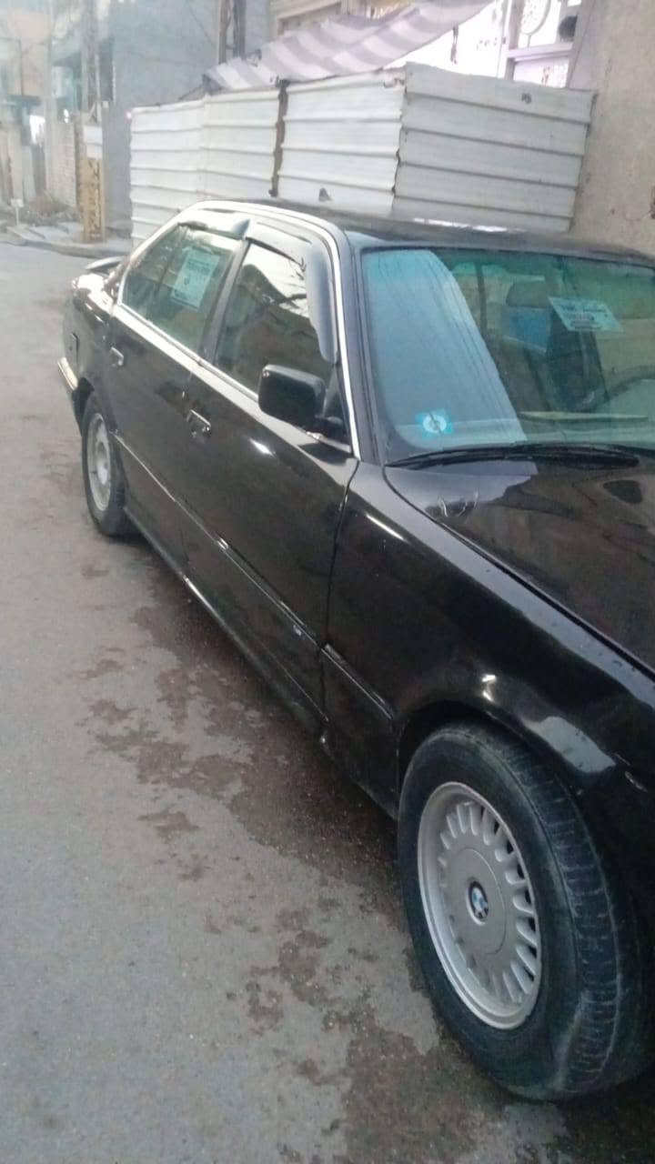 مكلف بالنشر الاتصال على صاحب السياره *********** مكان السياره بغداد الغزالية BM 1993  السعر 48 وبيه مجال 
مصبوغه عام جماليه بيه فقط بارد كير محرك صدر جديد محرك 6 سلندر مفتوح
