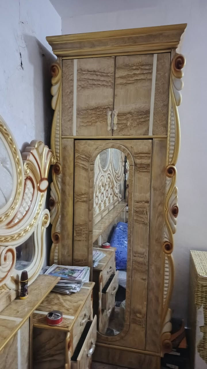 غرفه اخشاب نضيفه للبيع السعر 750الف***********

