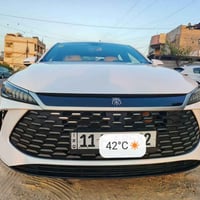 ٢٠٢٥ • جلد أبيض • كامرة دوارة