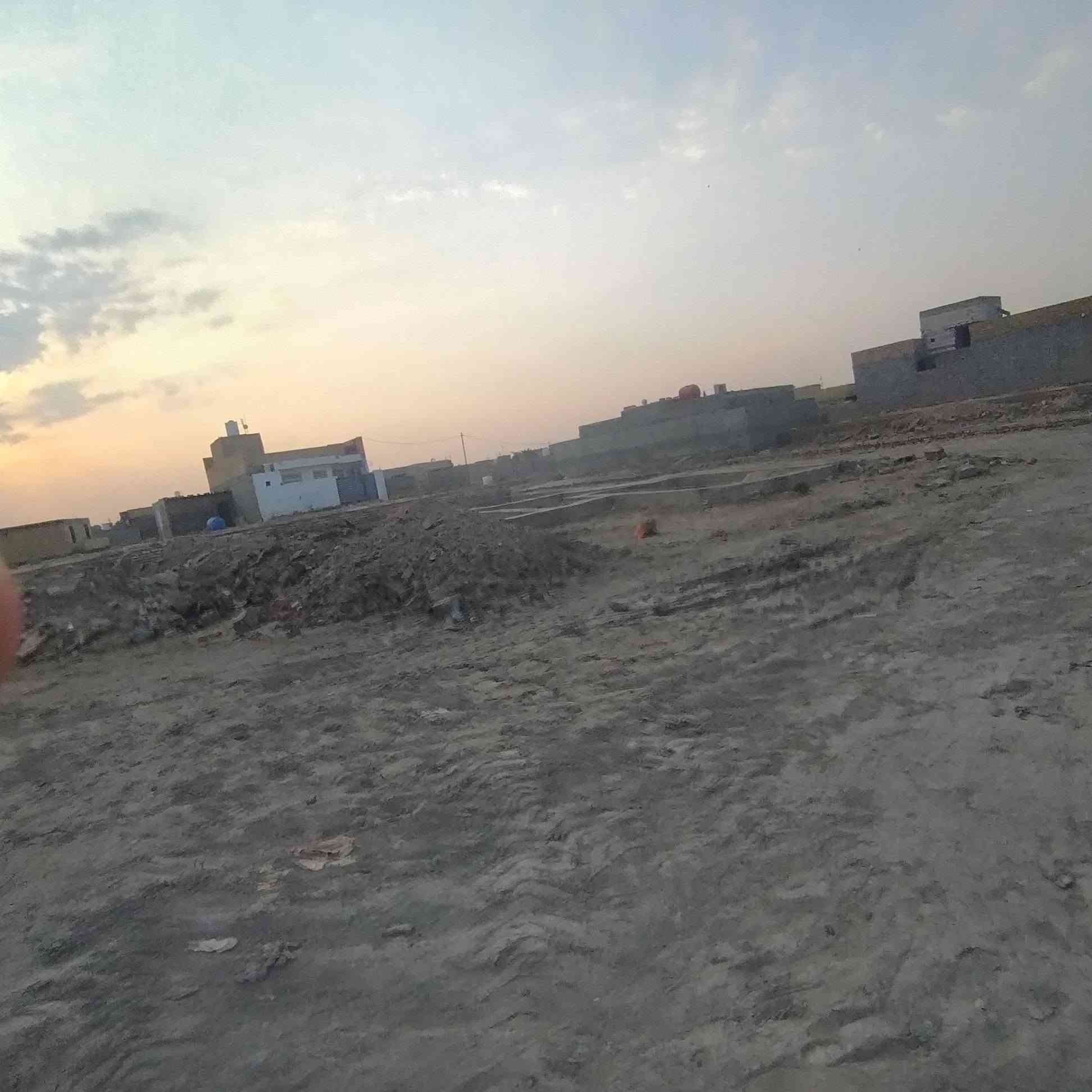 ارض زراعيه با العكر الشرقي خلف محطة مال القطار المصب الشرقي مساحه 190 فرب مزرعت حجي مرتضئ
السعر 
 5 وبيه مجال بصيط 
***********
