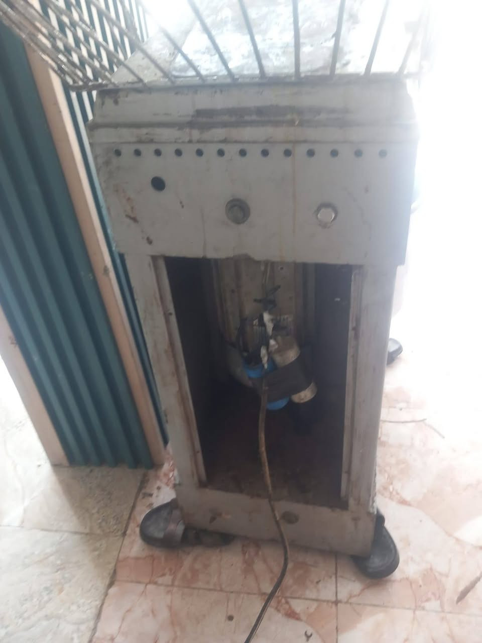 مكلف بنشر رقم صاحب البراد ***********
صاحب العجانه ***********
