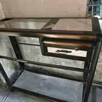 ميز المنيوم