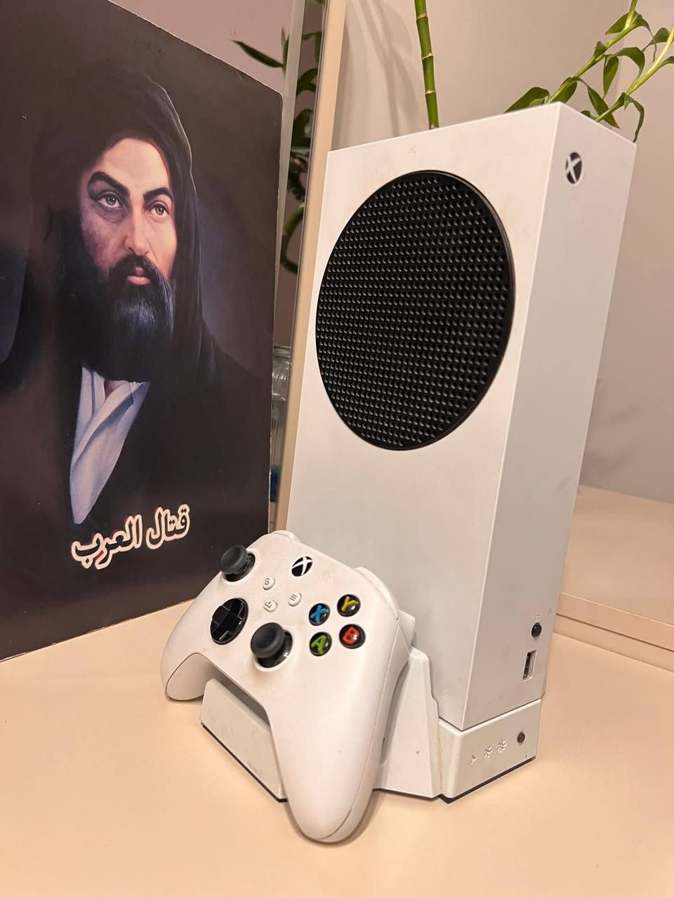 بلي اكس بوكس سيرس اس نضافه كدام عينك 
ذاكره 512 
جوستك وحده 
غراض كامله 
اشتراك موجود ومنزل بي فيفا وبيس 
اشتراكه بعد شكم يوم ويخلص 
ب 450 وبي مجال قليل 

اي استفسار
رقم واتساب *********** فقط
