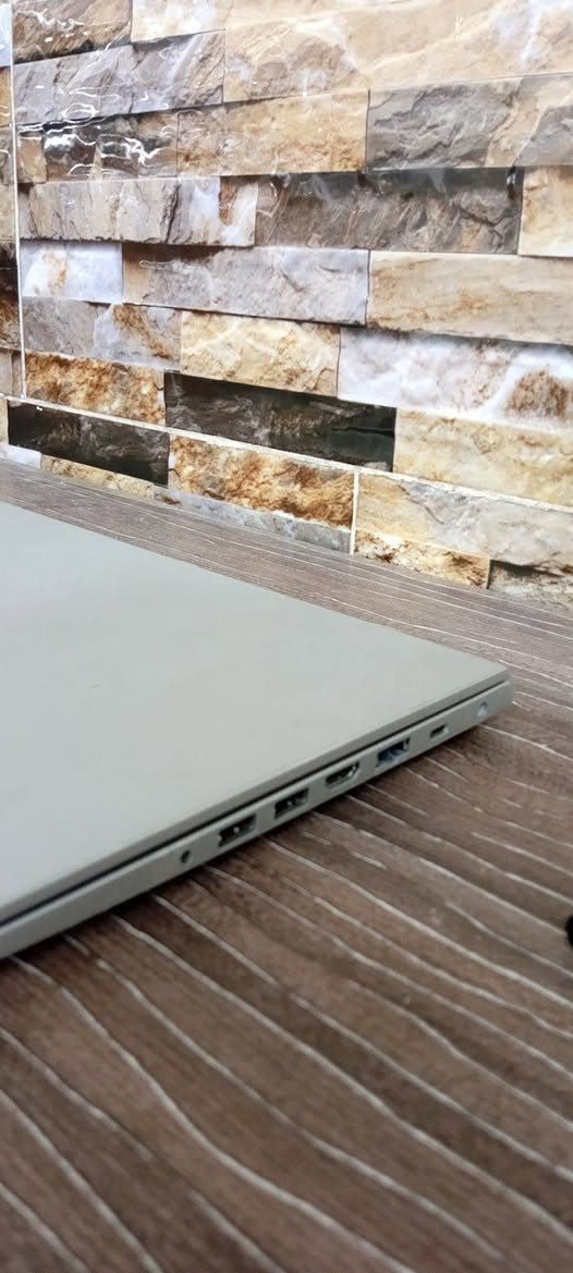 السلام عليكم 
لابتوب hp probook 445 g9 للبيع بحالة جيدة
المواصفات:-
معالج ryzen 5 4500u مع كرت شاشة vega 6 

معالج قوي للتصفح و البرمجة و الوورد و يقدر يشغل العاب مثل gta v و cs 2 و resident evil 7  باعدادات حلوة و فريمات 60-40 

رام 8 جيجا ddr4

هارد ssd 256g

بطارية تمشيك 3 ساعات تصفح 

بلوتوث و wifi 6

كيبورد عربي انكليزي

نظام ويندوز 11 pro مفعل مدى الحياة

يحتوي كامرة  و معه حقيبة و شاحن 90 واط 

حزمة مايكروسوفت اوفيس 

و مثل ما موضح بالصور يحتوي شخطة بالهيكل لكن ما مؤثرة على الاستخدام

السعر 450 الف و بي مجال للشراي
مكاني بغداد/مدينة الصدر /الحميدية 
الرقم واتساب ***********

نص مكتوب في الصور:
- الإعدادات BLU حساب محلي الصفحة الرئيسية النظام Bluetooth والأجهزة الشبكة والإنترنت إضفاء طابع شخصي التطبيقات الحسابات اللغة والوقت الألعاب إمكانية الوصول الخصوصية والأمان Windows Update النظام ، حول العثور على إعداد المعالج AMD Ryzen 5 4500U with Radeon Graphics 2.38 GHz ذاكرة RAM المثبتة ٨,٠٠ غيغابايت السرعة: ٢٤٠٠ MT/s بطاقة الرسومات 496 MB AMD Radeon(TM) Graphics مساحة التخزين 238 GB تم استخدام ١٤٣ GB من ٢٣٨ GB إعادة تسمية هذا الكمبيوتر نسخ معلومات الجهاز اسم الجهاز DESKTOP-561QNF9 HP ProBook 445 G7 اسم الجهاز DESKTOP-561QNF9 المعالج AMD Ryzen 5 4500U with Radeon Graphics (2.38 GHz) ذاكرة RAM المثبتة ٨,٠٠ غيغابايت (٧,٤٠ غيغابايت مستخدم) بطاقة الرسومات AMD Radeon(TM) Graphics (496 ميغابايت) مساحة التخزين تم استخدام ١٤٣ GB من ٢٣٨ GB معرف الجهاز C6022223-5EC5-4741-B1D2-6CF93DDCA0CF معرف المنتج 00330-53435-77222-AAOEM نوع النظام نظام تشغيل بإصدار ٦٤ بت ومعالج يستند إلى x64 القلم واللمس لا تتوفر إدخالات باللمس أو بالقلم لجهاز العرض هذا 34°C
- معلومات Windows الإصدار الإصدار Windows 11 Pro 25H2 تم التثبيت في ٢٠٢٦/٠٨/١٥ إصدار نظام التشغيل ٢٦٣٠٠,٩٤٥٧ حزمة الميزات حزمة تجربة مزايا Windows 1000.26100.360.0 اتفاقية خدمات Microsoft شروط ترخيص برامج Microsoft