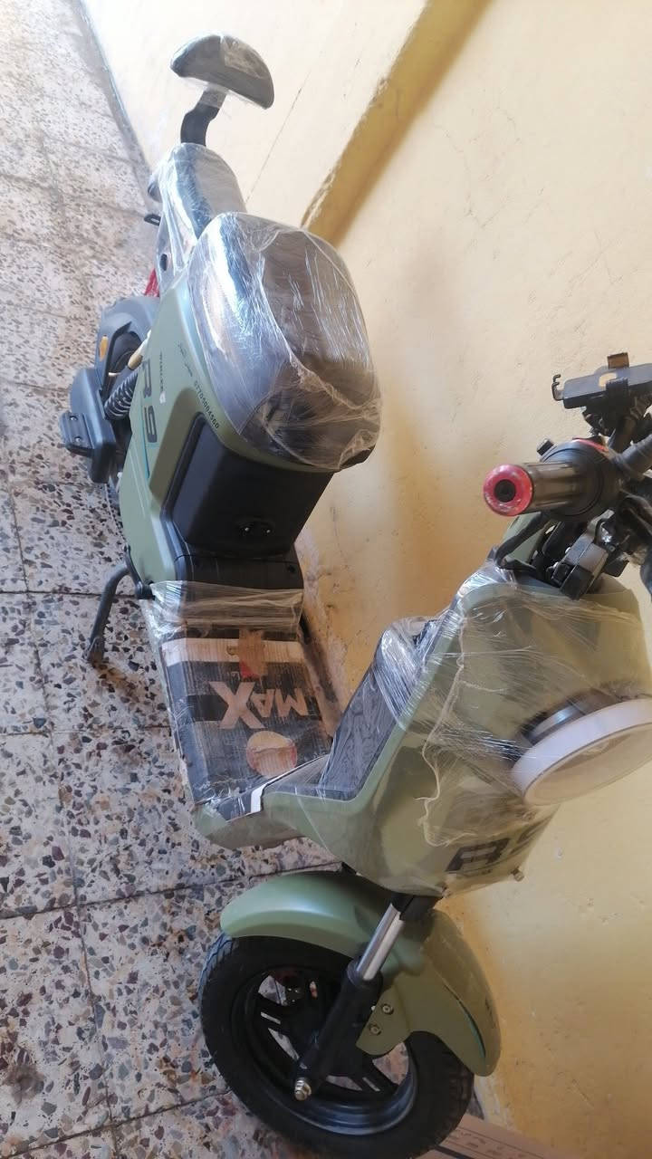 ماطور شحن ار9   6بطاريات كلو شغال وشرط لايت اشاير هورن سويجين+بصمه ماطور نضيف حيل ومابي شي سعر 420 وبي مجال حك جيه شراي تعال واتساب***********
