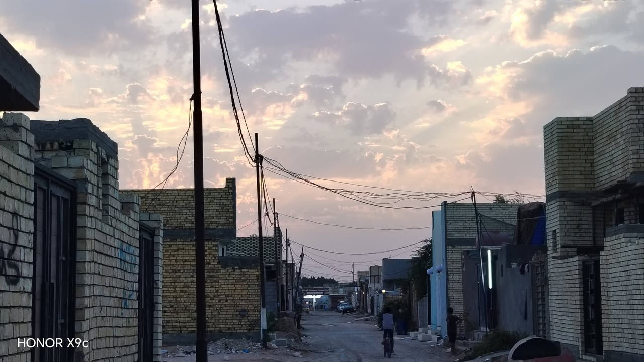 ٣ بيوت متجاورات • ١٠٠م لكل • النجف الأشرف