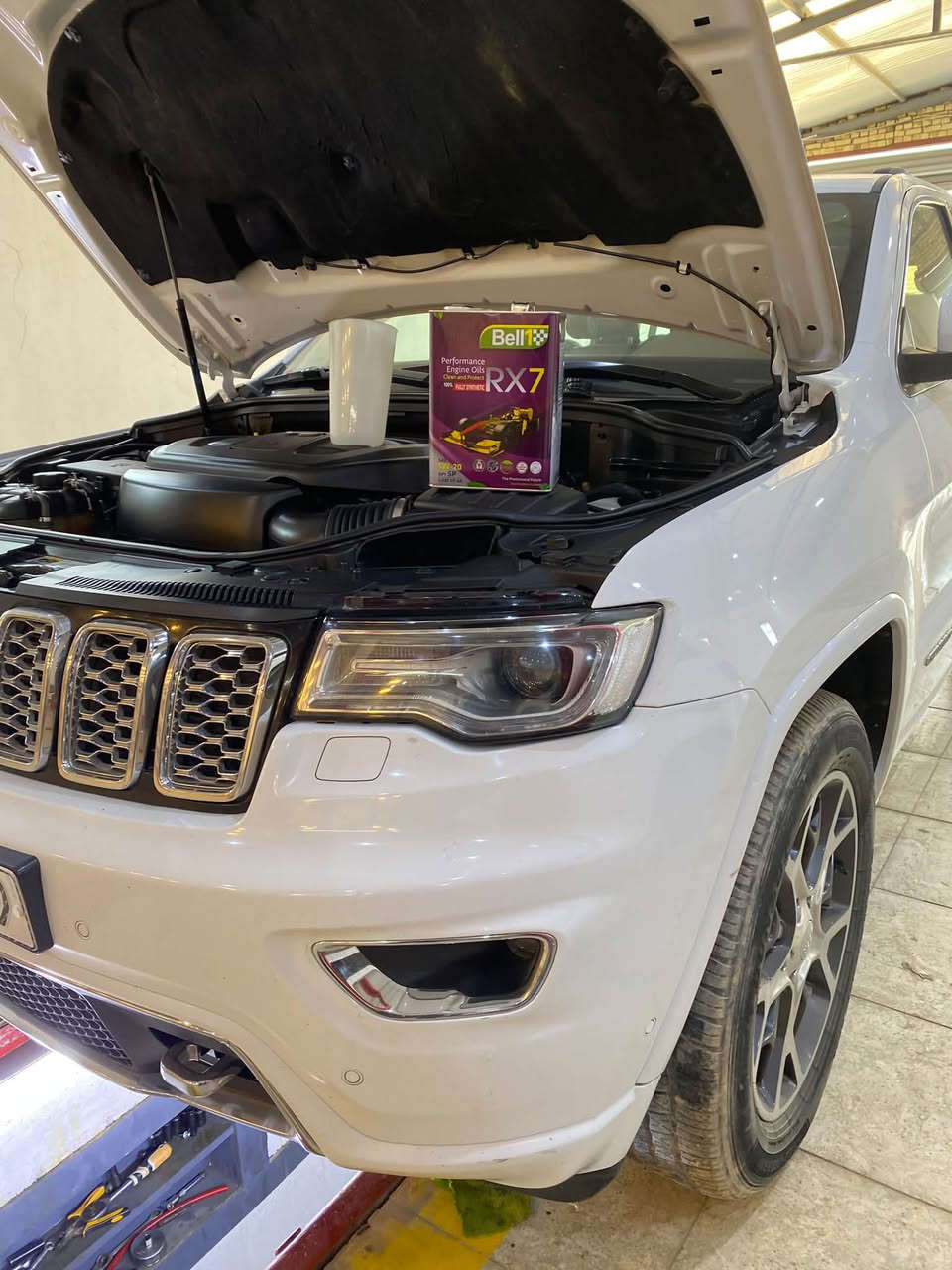 تغيير زيت ((Jeep)) موديل2020
(نوع الزيت Bell1) زيوت تخليقية 💯💯 
مواصفات الزيت 
خاصية فلاش تنضيف محرك
ضمان المسافة المقطوعة 10.000km 
مقاوم اقصى درجات الحرارة 
تخليقي وصناعي بالكامل 
(( مركز زيد للزيوت)) 
عنوان ذي قار شطرة طريق ال عواد قرب ابو رعد للسيراميك 
للتواصل ((***********))
