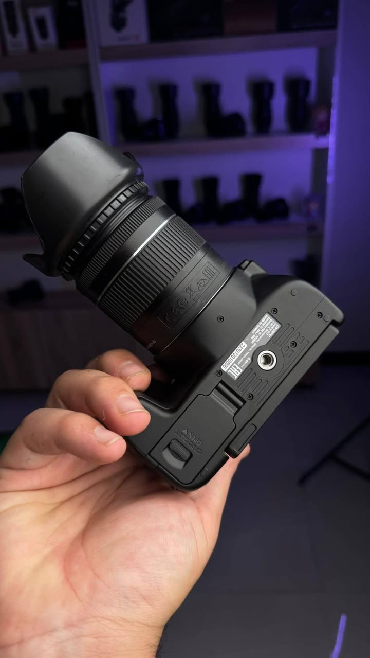 Canon 250d
وحش المبتدأين
1_كامرة مع العدسة 18_55 mm✅ 
2_كاتريدر لسرعة نقل الصور والفديوهات ✅ 
3_عدسة سكما 70_300 mm✅ 
4_جنطة مقسمة✅ 
5_نك مايك✅ 
6_ستاند تصوير✅
الكامرة شخط مابيه 🌹
الرقم :***********
العنوان :بغداد
