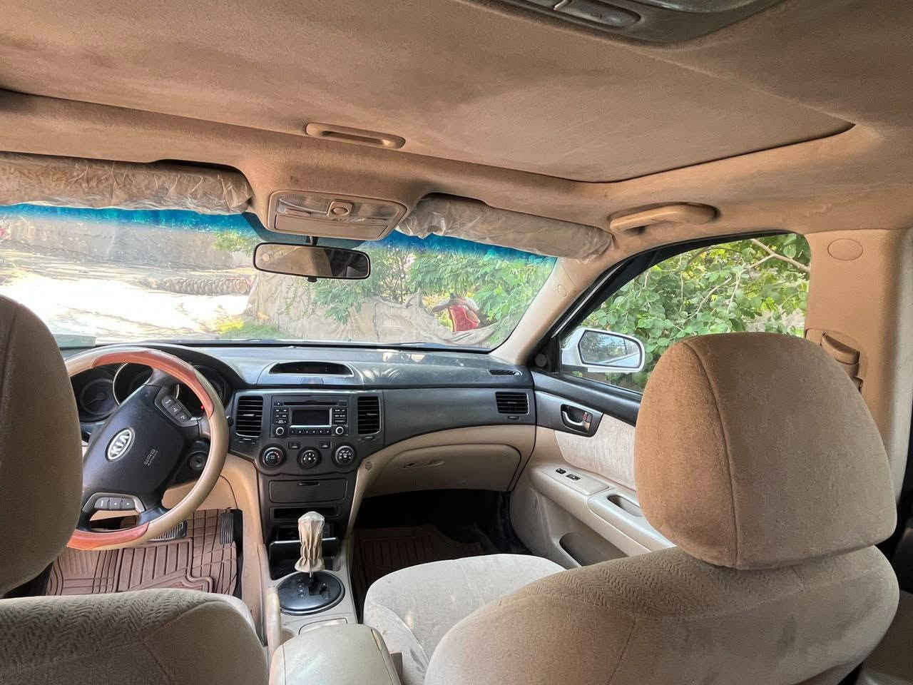 للبيع سياره نظيفه مال جناي فول مواصفات موديل 10 خليجي اوبتما بيها قطعه صبغ والباقي كفاله للستفسار ***********
