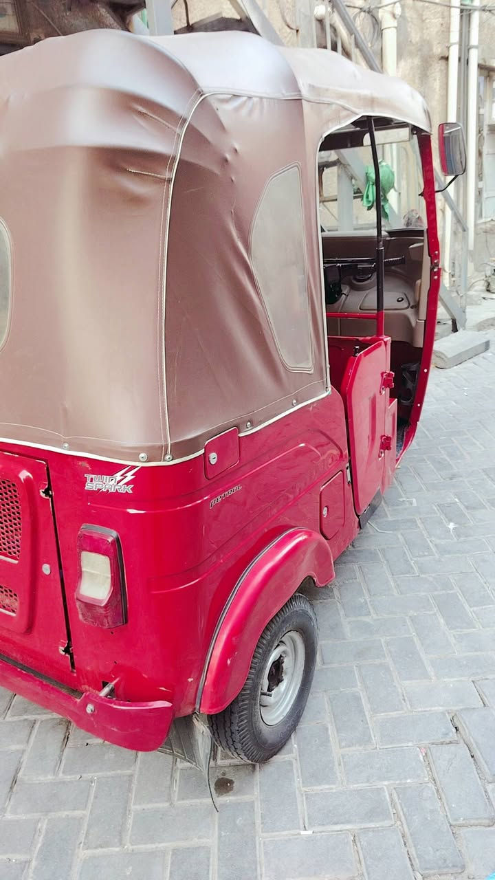 سلام عليكم تكتك موديل 2022شهر شهر 10 مرقمه مكاني بغداد مدينت الصدر تكتك كفاله عامه. .. ***********
