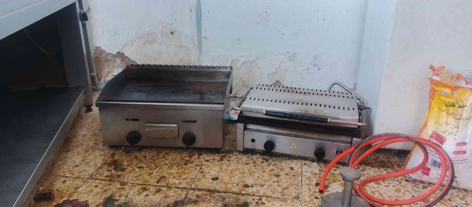 السلام عليكم   غراض مطعم البيع
الشعب حي بساتين
***********
