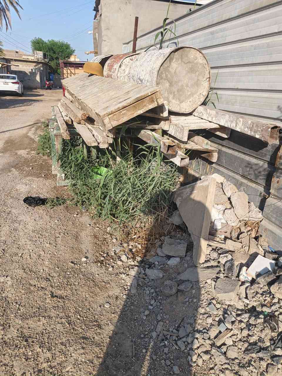 سكله بياض كامله جديده استخدام قليل 6استندات حديد بووري درجه اولى و9جبرات و4جسور حديد وجسور خشب مقاصير مكاني الرمادي التاميم سعرها مليون وبيها مجال للستفسار ***********
