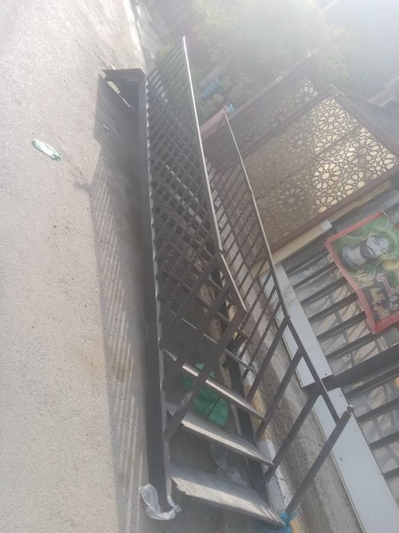 درج للبيعالطو ٥،٨٠ متر العرض ٢٠، ١وصحن واحد مترشغل درجه اولاه ٣٥٠ المكان شهداء البياع شارع المضخة الاول *********** * *********** بغداد, العراق
