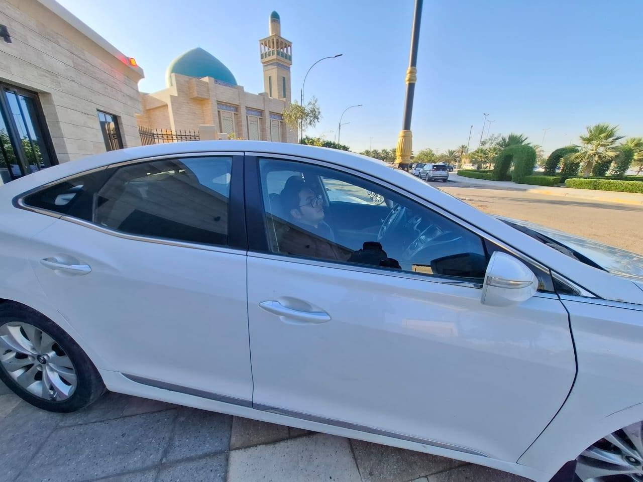 🚘 هيونداي أزيرا2014 وارد خليجي
كفاله عامه

📍 كربلاء المقدسة

🔹 رقم دهوك إنكليزي، شرط تحويل
🔹 اللون أبيض، كشرها كلش نضيف
🔹 محرك 6 سلندر ممتاز وبحالة جيدة
🔹 الكير ممتاز
🔹 التبريد ممتاز، مسوي منظومة جديدة، جاهزة تطلع وين ما تريد

✨ المواصفات:
• كشنات جلد
• بردات
• فول تحكم ستيرن
• اتصال بلوتوث
• مثبت سرعة
• تبريد قطعتين

💰 السعر:127
مجالها شي بسيط، والسعر بلاش 🤝

📞 للاستفسار: ***********

📍 العنوان: كربلاء المقدسة
