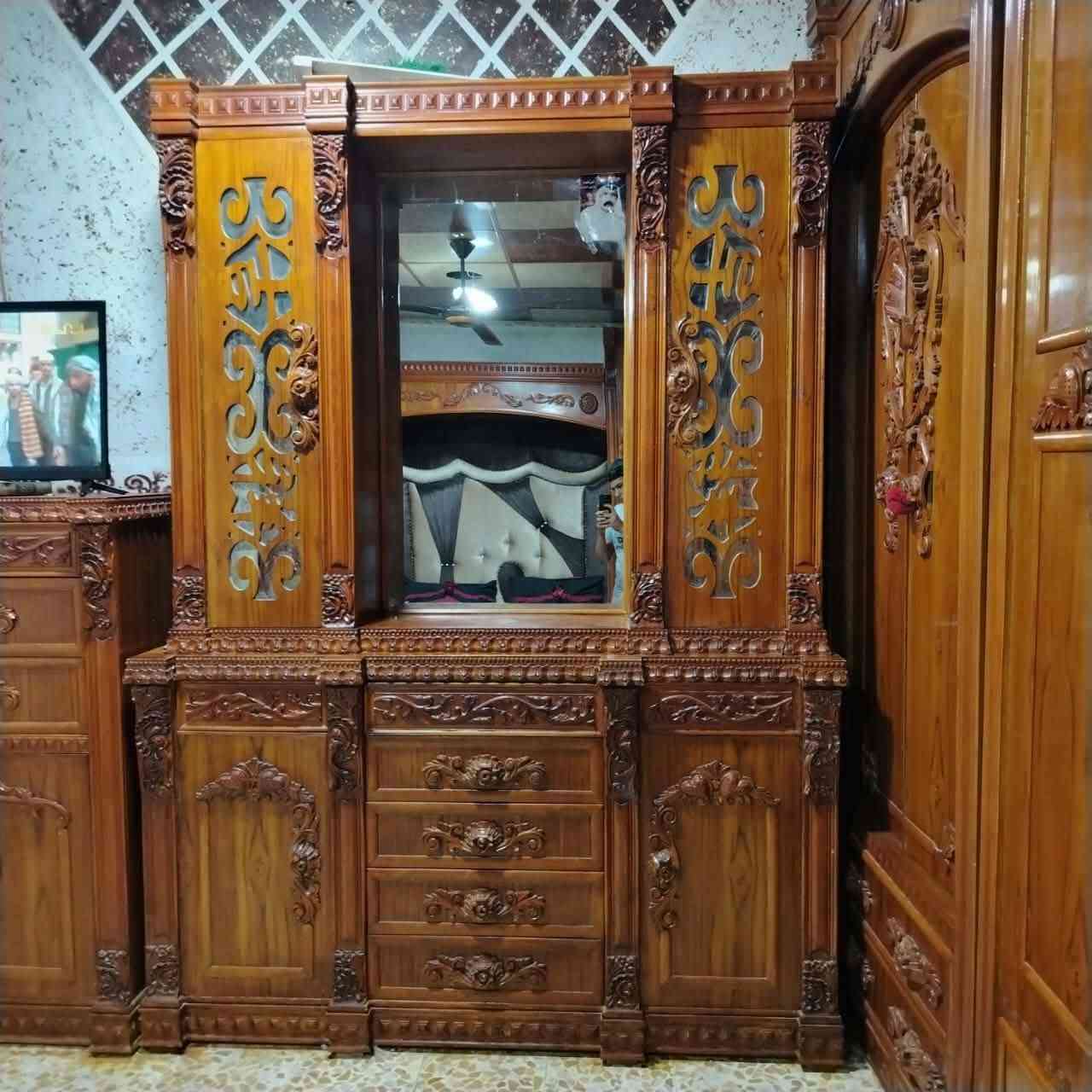 للبيع غرفه مستعمله شي قليل شغل ثقيل داخل خارج صاج خشب جمبر شرط بدون سكيبه شغل راقي اللطلب ‏‪***********‬‏
