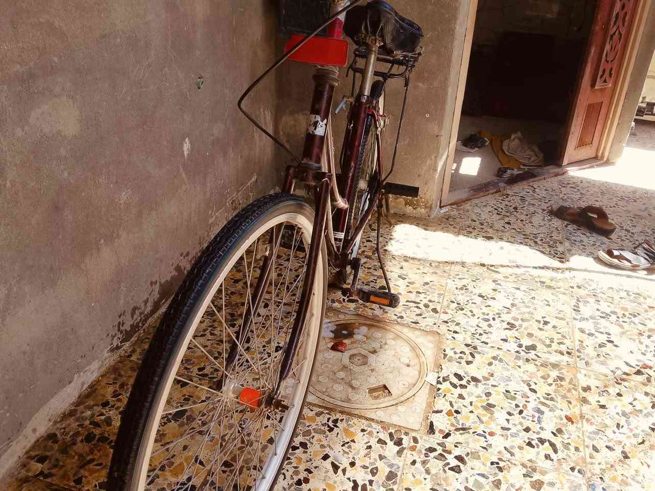 سلام عليكم بيسكل للبيع لبيسكل شوي مزلغ المكان حي زهراء قرب مكتب اليساري السعر 40وبي مجال الرقم ***********+متواجد خاص
