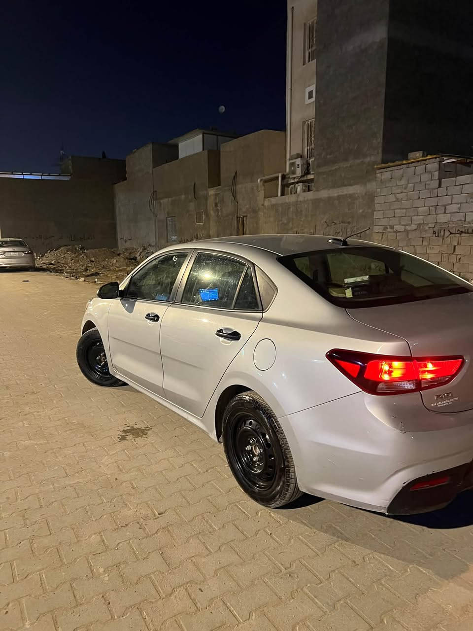 كيا ريو ٢٠١٨ حره باسمي ضربتها فقط بلبنيد سياره سياره نضيفه وحلوه سعرها ٩٠ رقم تلفوني ***********
