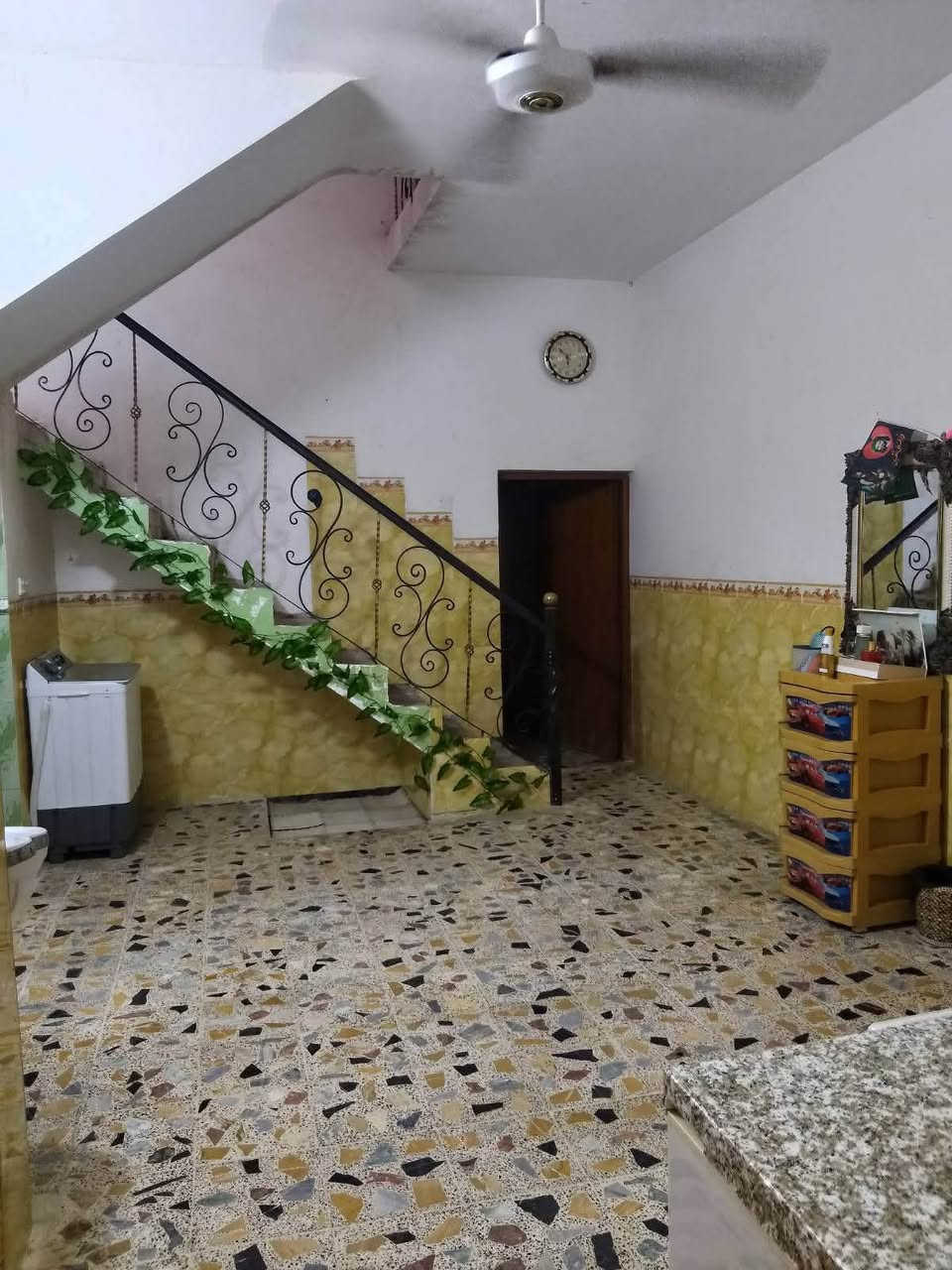 السلام عليكم بيت مساحة 125واجه 7نزال 18بيت نظيف ومرتب زراعي بيت ضيفان الاستفسار ع الرقم ***********
